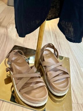 Universal Thread Tan Strappy Espadrille Platform Sandals